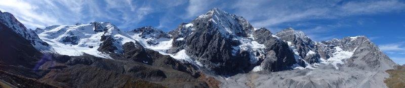 Traumhafte Bergwelt auf knapp 3000 Metern Höhe