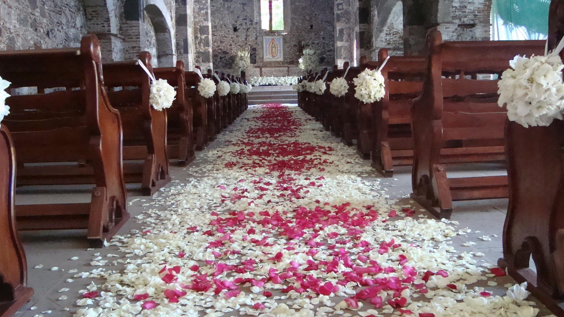 Cómo decorar con flores la iglesia? - blogelajuardelanovia Cómo decorar con flores la iglesia? - blogelajuardelanovia