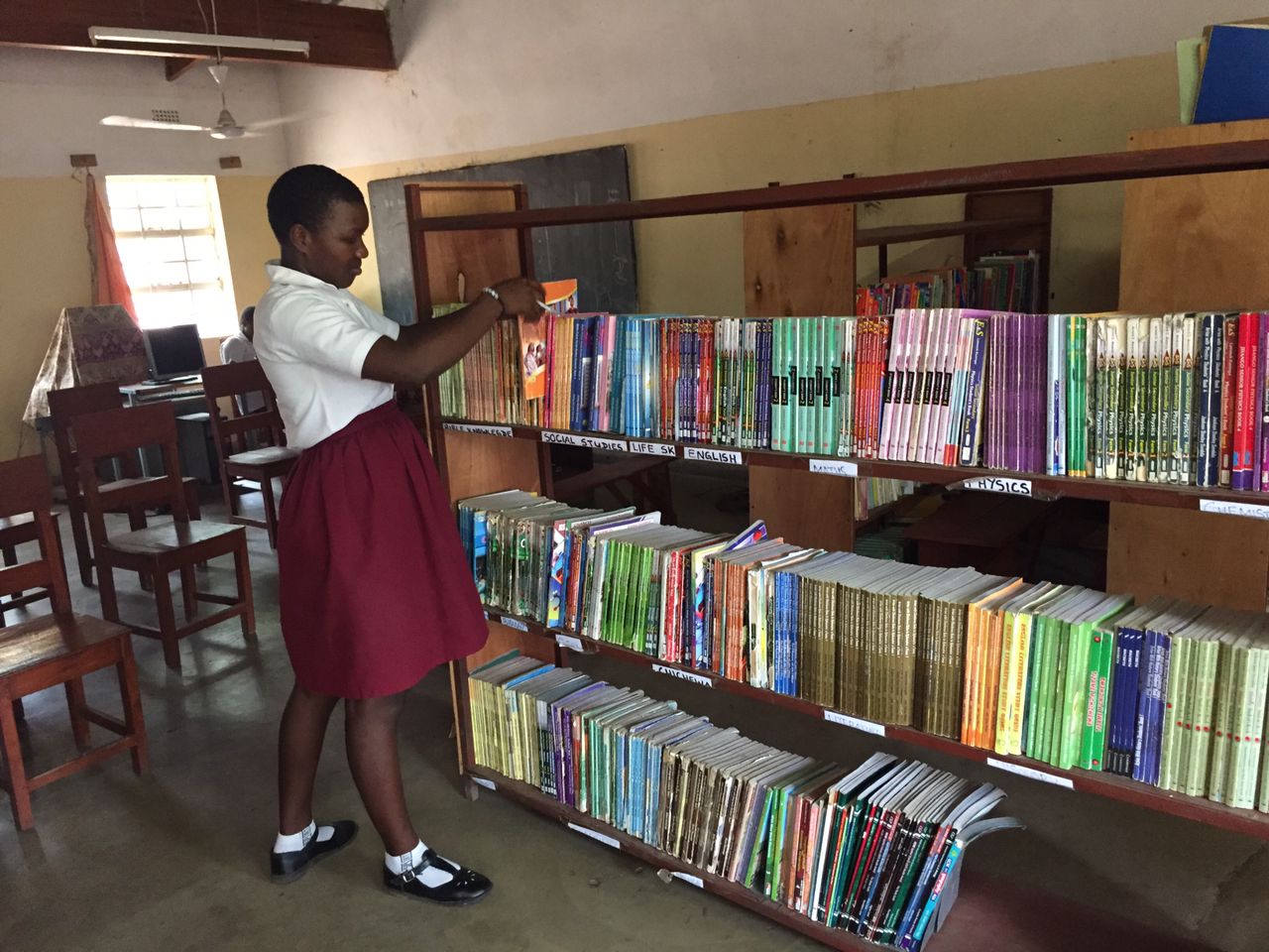 De bibliotheek van de school