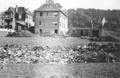 links Pension Pfeifer, Mitte Foto Kley, rechts Raschdorf, Aufnahme 1933 - Archiv Foto Bodo