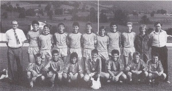 Jun. Ca (Inter); o. Reihe v. l.: Präsident W.Künzli,K.Bodos,R.Suter,D.Rölli,B.Peter,P.Hunkeler,S.Heimann,R.Grüter,P.Bucher,P.Thalmann,Trainer L.Bieri; m. Reihe v. l.: P.Wermelinger,P.Burkhalter,T.Kurmann,O.Küttel,M.Bieri,P.Meier,R.Schaller.