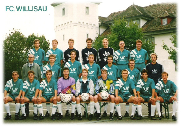 1. Mannschaft 1993 mit Trainer Urs Birrer und Präsident Willy Künzli