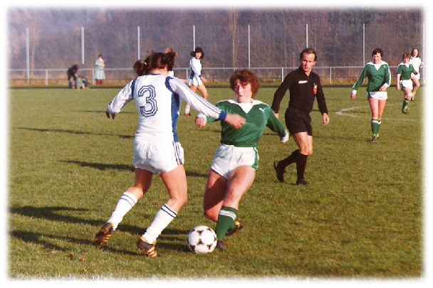 Damenfussball auf dem Schlossfeld