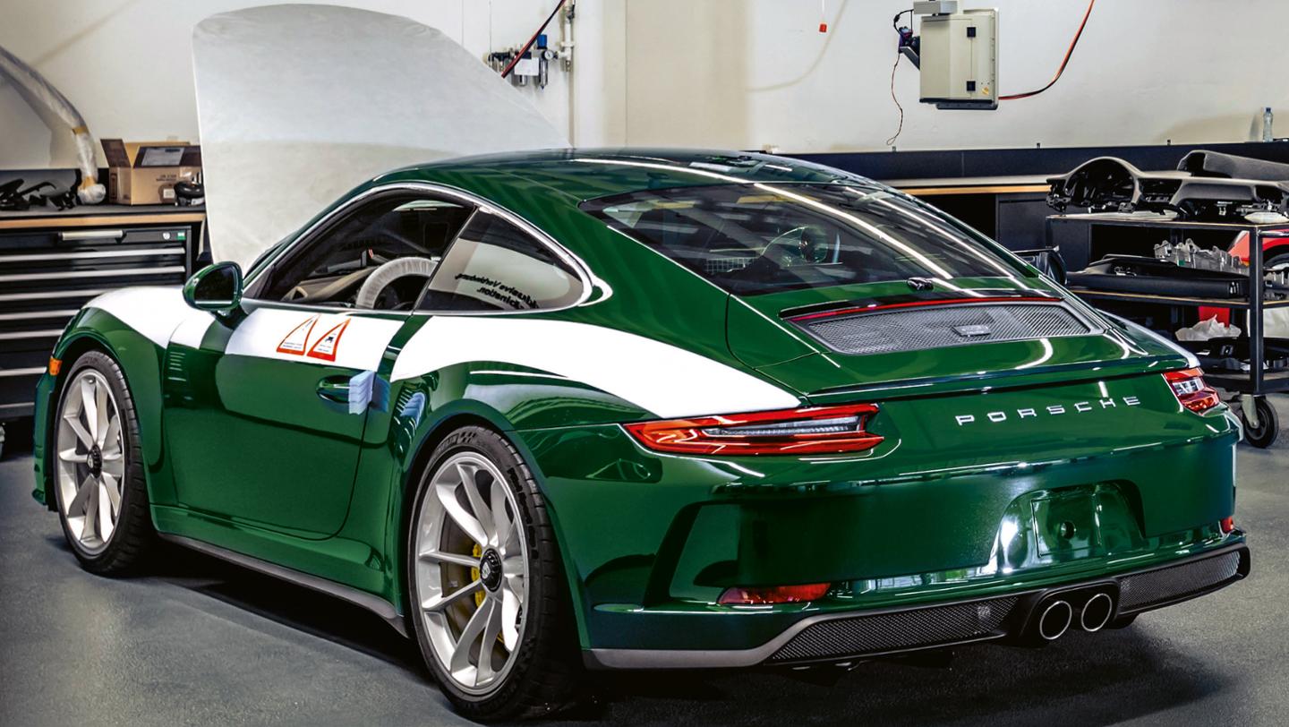 Porsche 911 Gt3 Touring Mit Unterst 252 Tzung Der Porsche