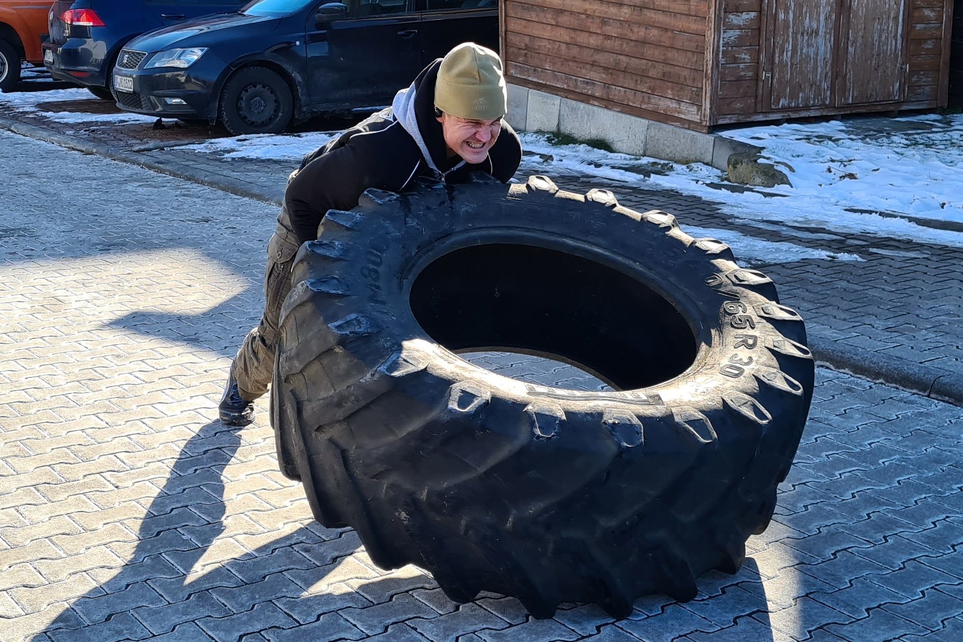 Combative Strongman | Tire Flips für Combatives, Krav Maga und Kampfsport