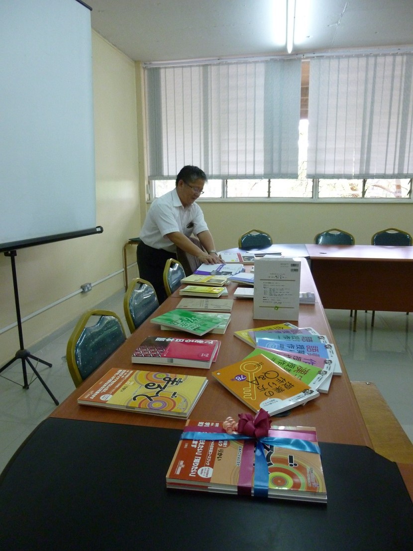 Handover of Japanese Teaching Materials Ceremony hokkaidouniv