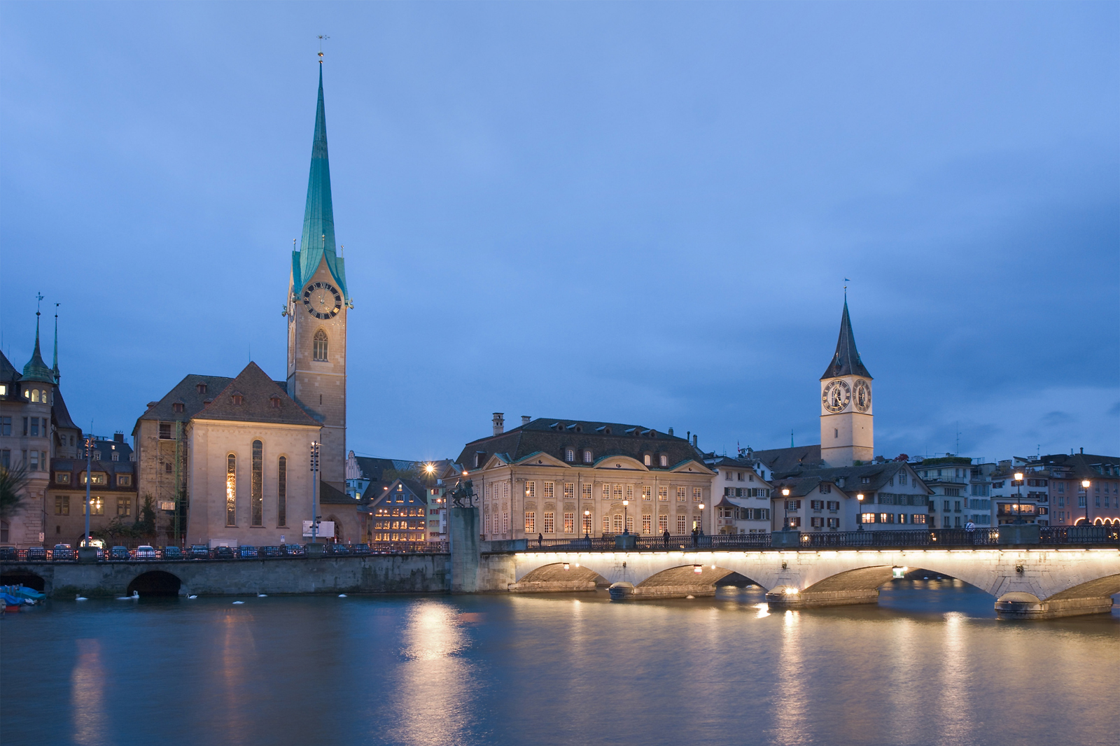 Zurich, Limmat and churches Fraumunster / St. Peter (CH / ZH)