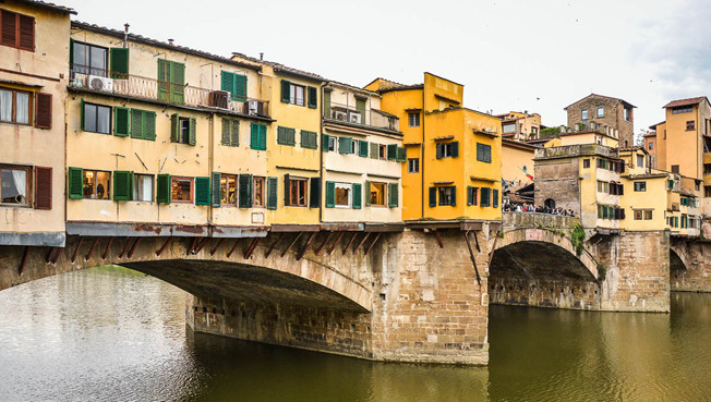 View to the Ponte Vecchio in the old town of Florence (IT)