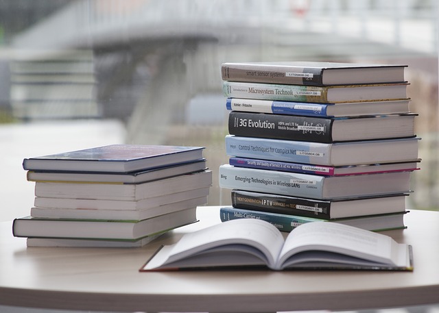 COVACORO Bücher-Wand