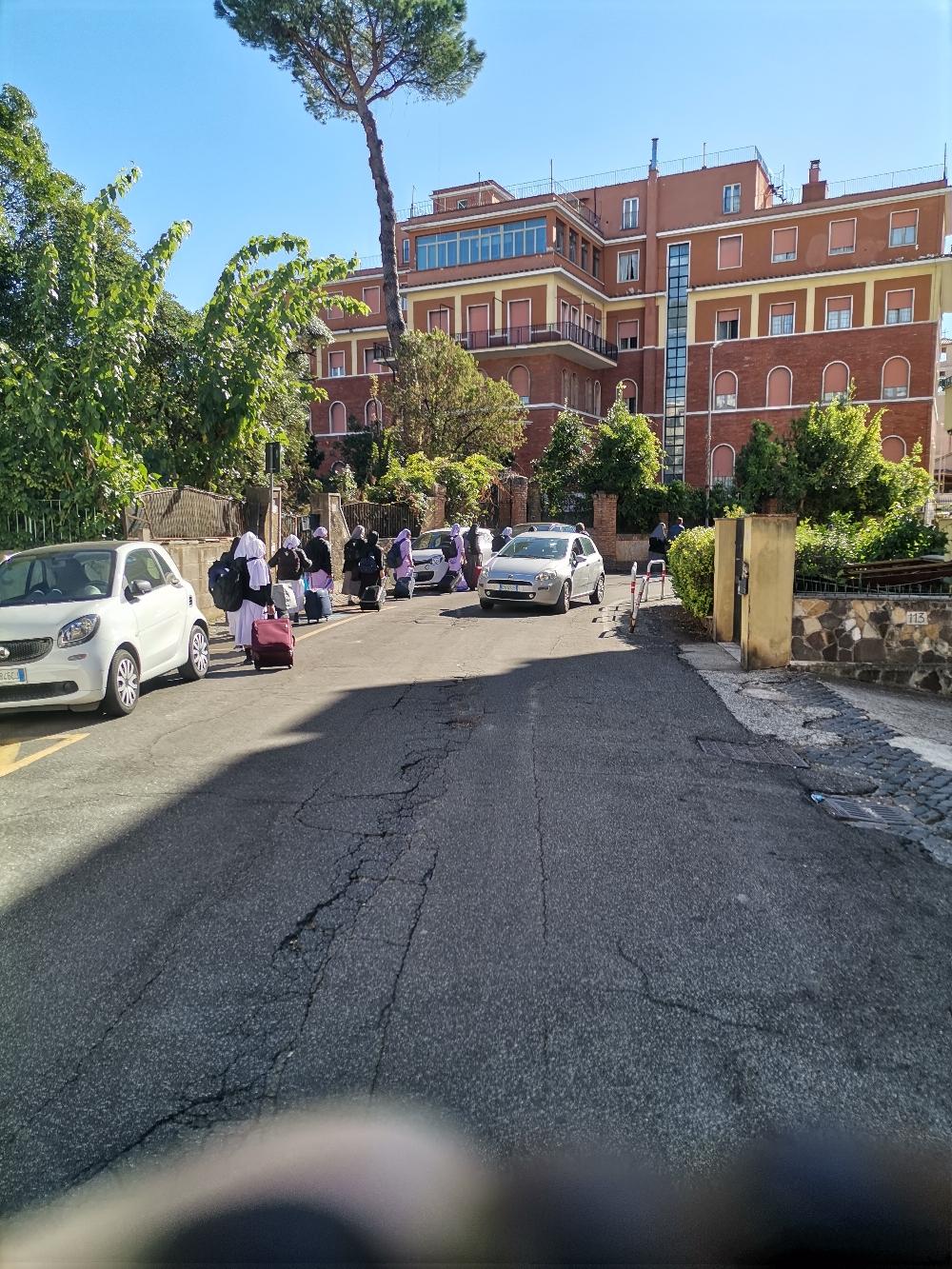 Unsere Gruppe aus 14 verschiedenen Ordensgemeinschaften auf dem Weg zur Unterkunft in Rom