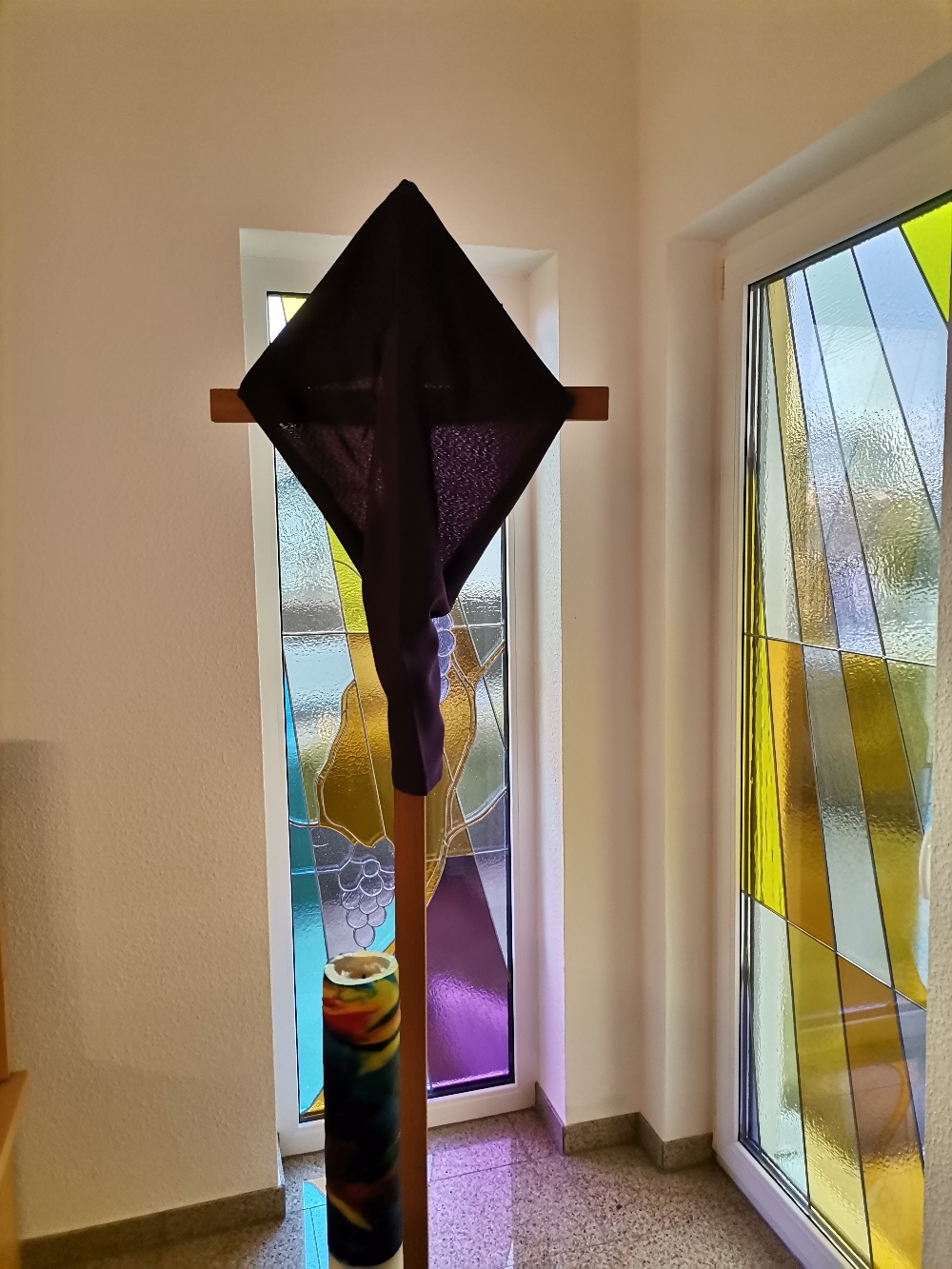 Passionssonntag und das verhüllte Kreuz - Jesus verbarg sich vor dem Einzug in Jerusalem und zeigte sich erst einmal nicht mehr in der Öffentlichkeit. Wir wollen das Opfer Jesu neu in den Blick nehmen.