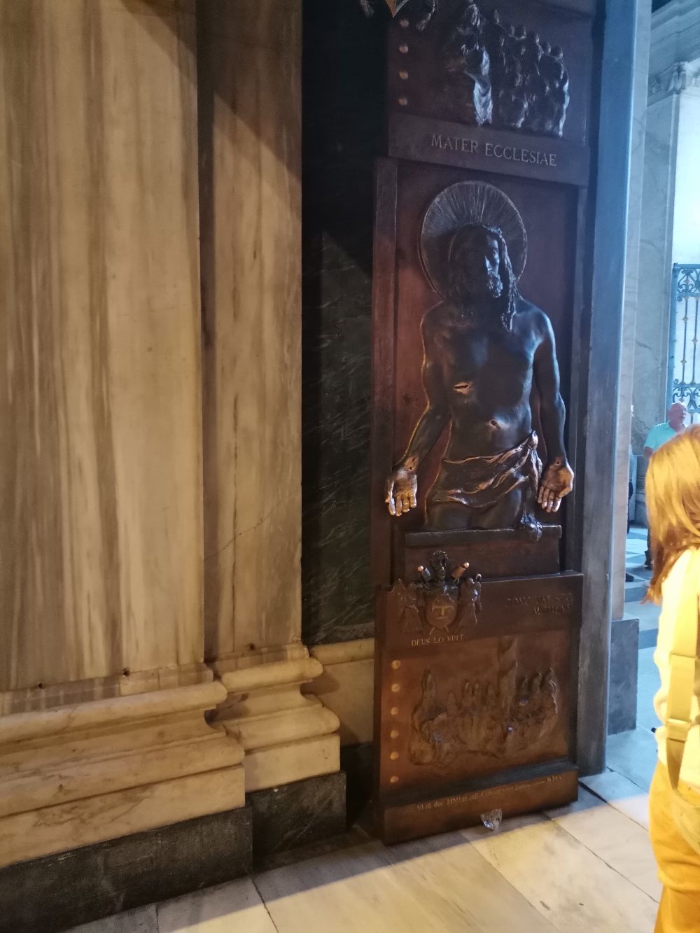 Bei der Heiligen Pforte der Lateranbasilika reicht uns Christus seine Hand...