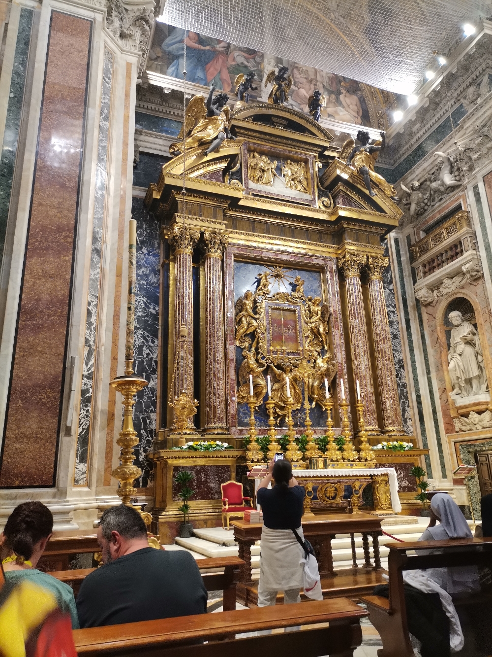 Eine Seitenkapelle in Santa Maria Maggiore - gleich neben dem Grab von Papst Franziskus: Unser erster Gottesdienstort