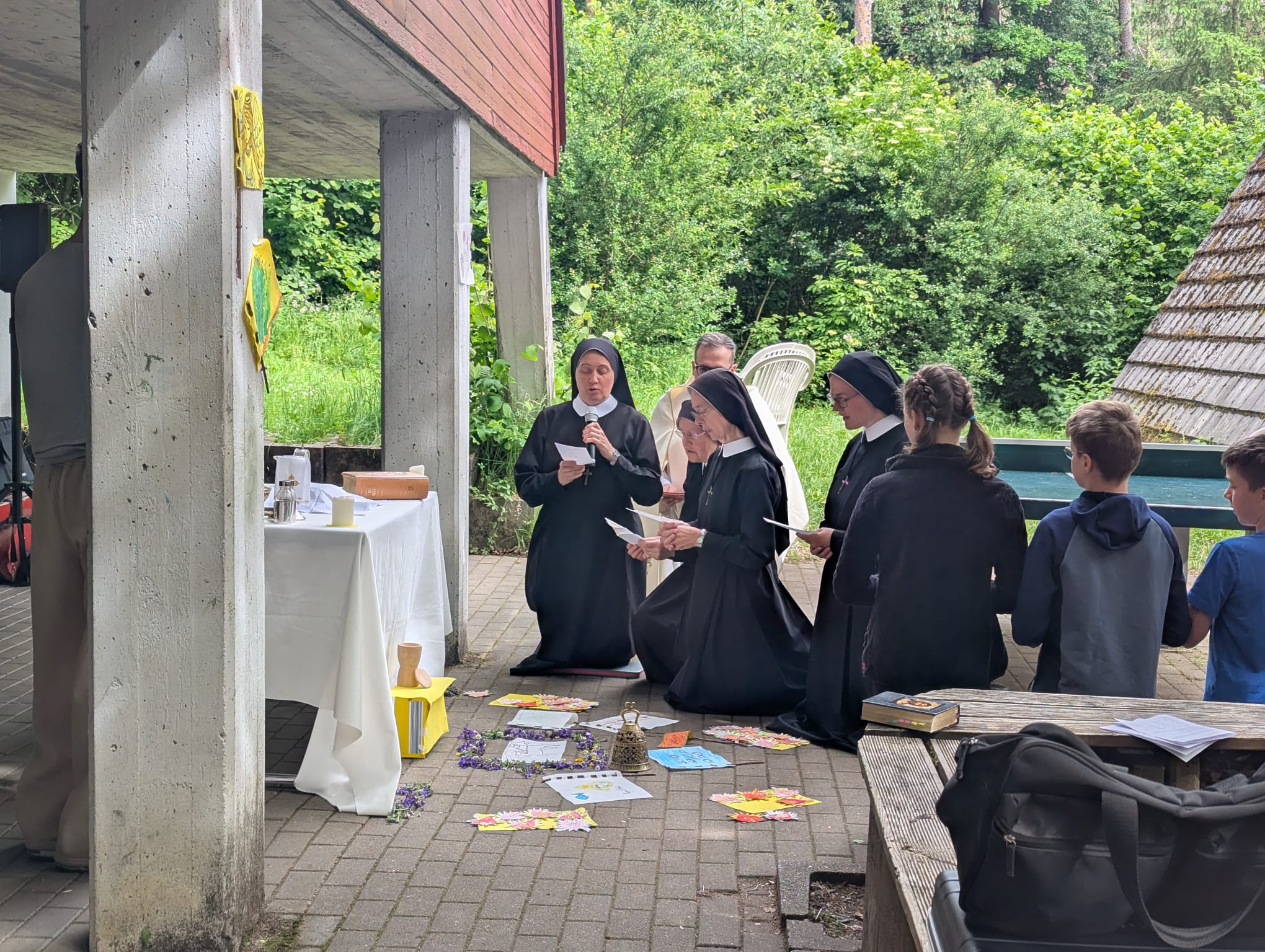 Wir vier Schwestern durften in Gegenwart des allerheiligsten Sakramentes unsere Gelübde erneuern!