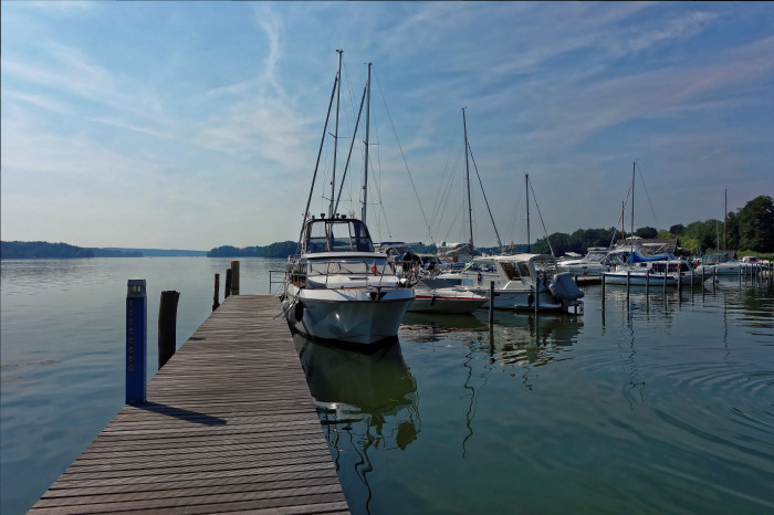 Ein Anleger im Scharmützelsee bei Bad Saarow