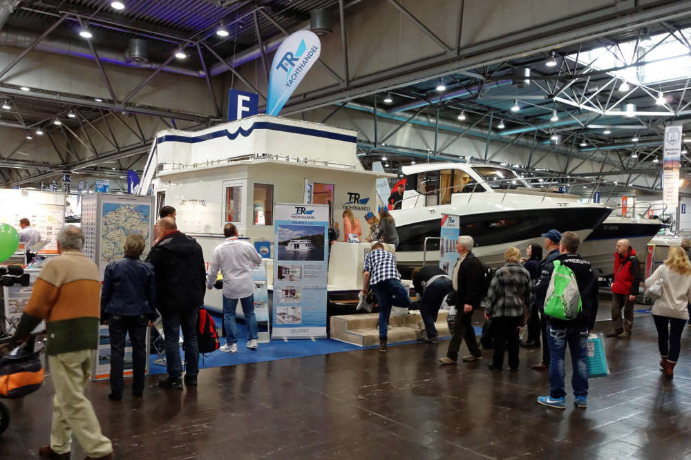 Der Hausboot-Typ Aquaner 900 war gut besucht und bot zusätzlich einen Blick über die Stände