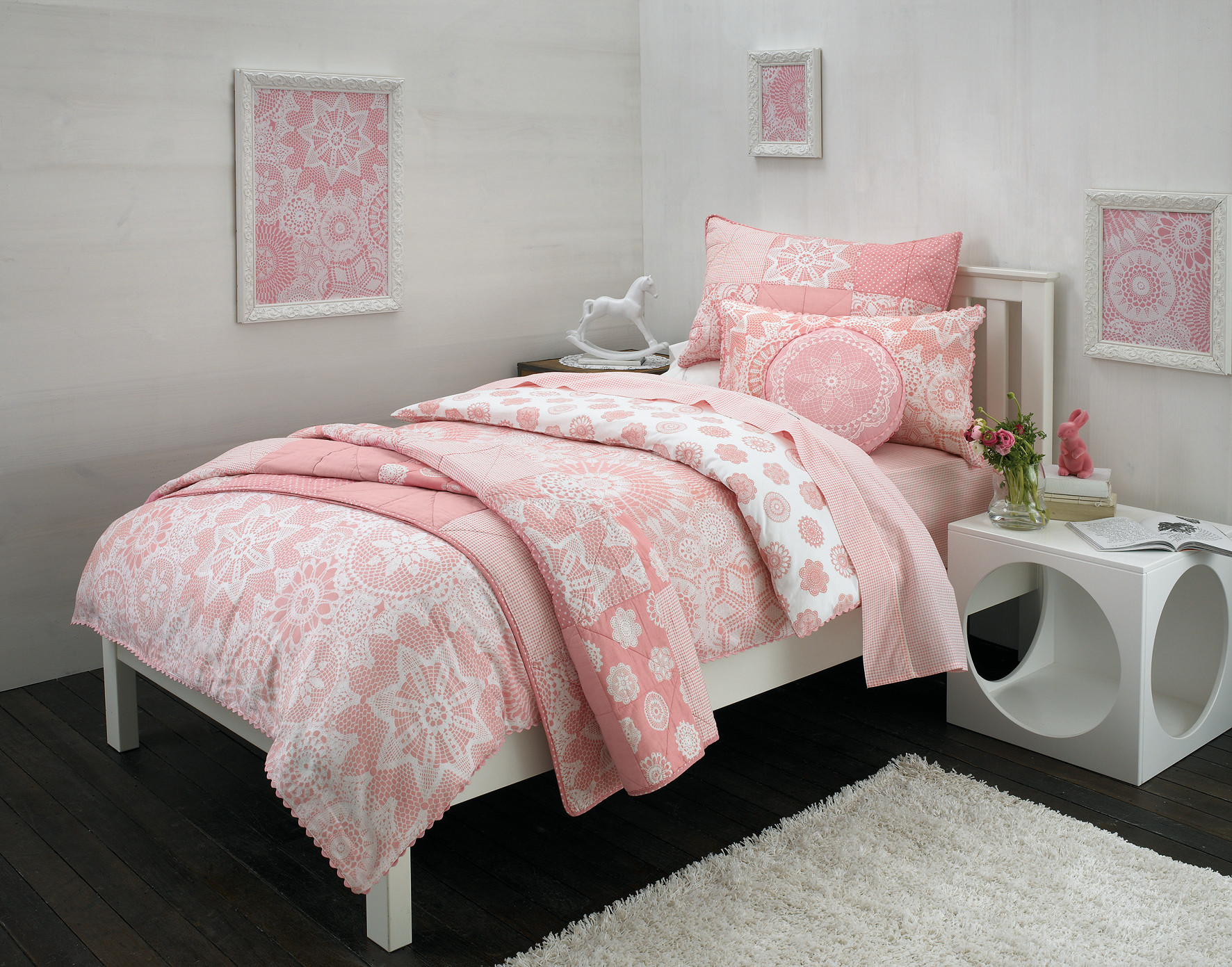 アメリカンキルト　シングル　ベッドカバー×１　クッションカバー×１　新品未使用 アメリカンキルト シングル ベッドカバー×1 クッションカバー×1 新品