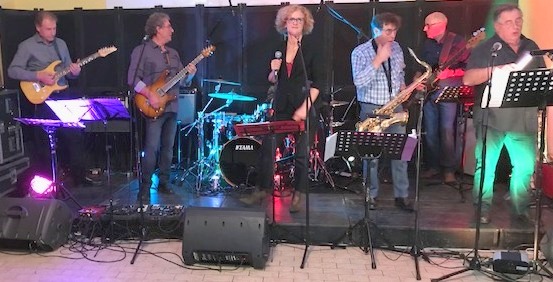 de la musique rock bien rytmée, une chanteuse virtuose, un vrai régal