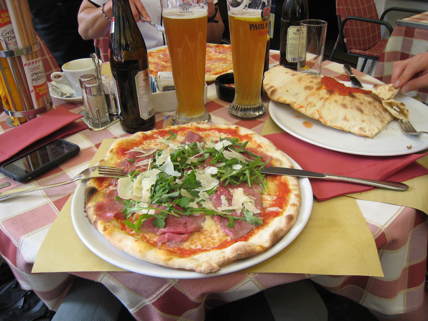 Pizza und Paulaner (alkoholfrei natürlich)