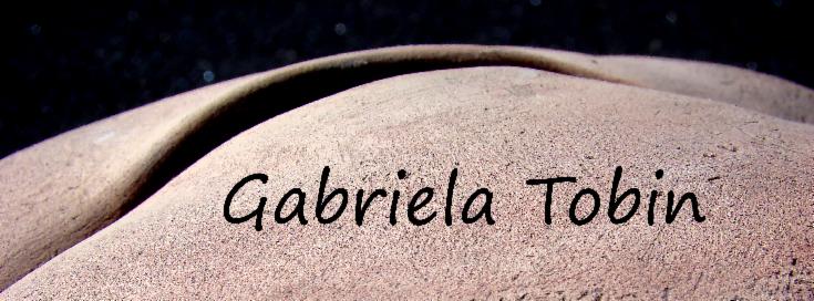 Gabriela Tobin | Kunst aus Stein, Ton und Überzeugung