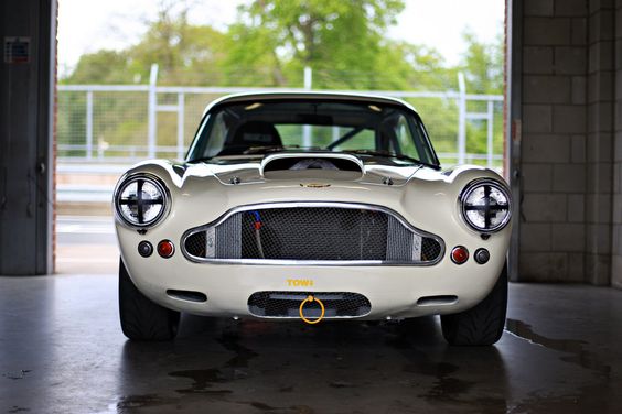 Aston Martin DB4 