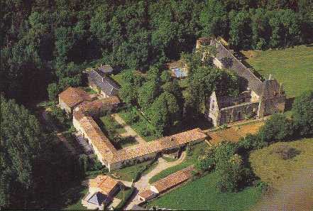 Photo aérienne abbaye du Pin commune de Béruges