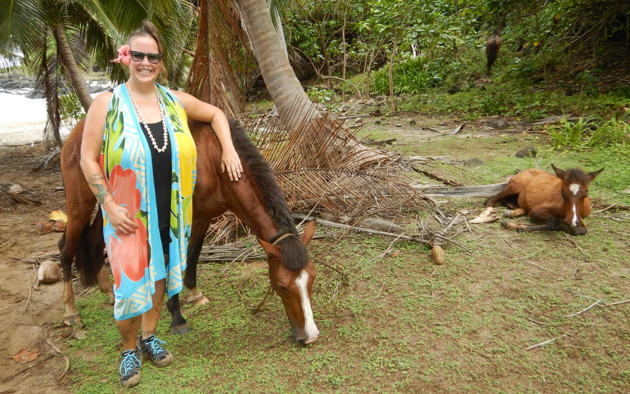 Als wir wieder bei Natiki vorbei kamen liess es sich Sandra nicht entgehen mit ihren Pferdeln für ein Foto zu posieren. 