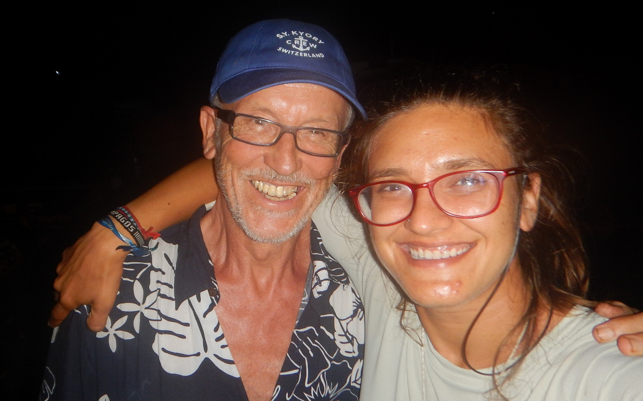 Aber auch ich verbrachte, hier mit Alana, einen wirklich aufgestellten Abend im Kreise weiterer marquesischer Freunde!