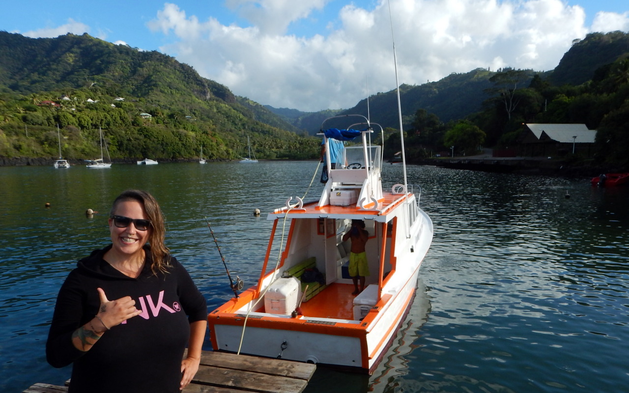 Gekonnt legte Koui kurz nach 07:00 sein Boot hinter dem Breakwater an... 