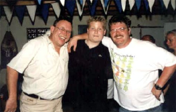 v.L.n.R.: Neustadtkönig 2001 Horst Jennen, Jüngkönig Christian Schlößer & Schützenkönig Michael Günther