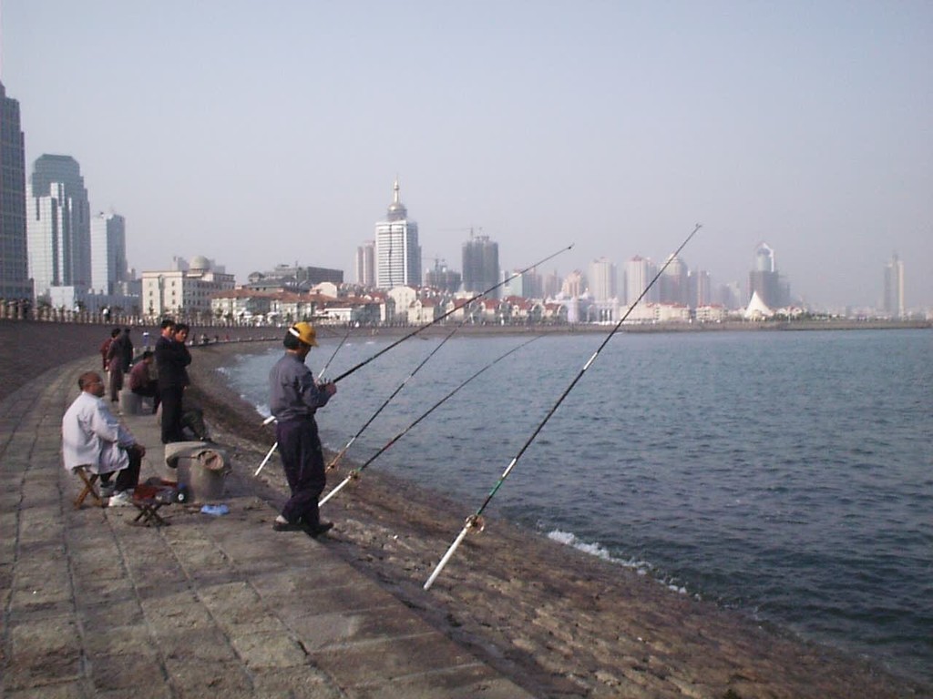 青島　　磯釣り　　　釣り人多し　　　2000/5　　　　撮影　7K3GNL