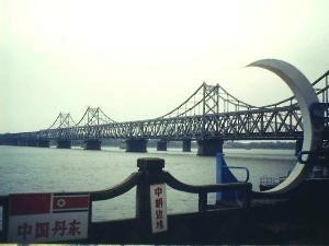 丹東（国境の町）　　中朝友誼橋、　　2001/　　撮影　7K3GNL