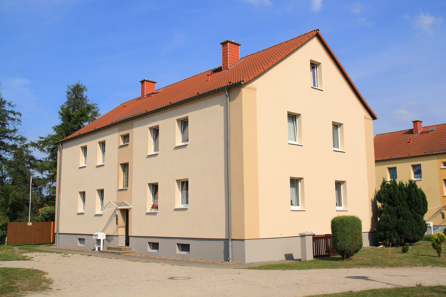 Mölschow, Mehrfamilienhaus zu den Neubauten