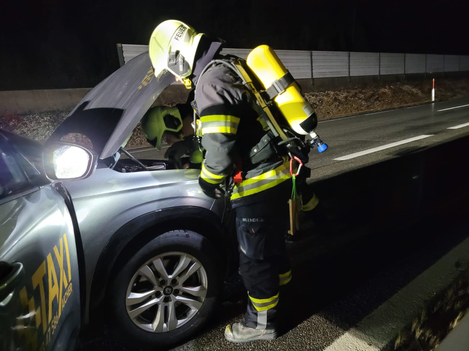 Vermeintlicher Brand eines Hybridfahrzeuges