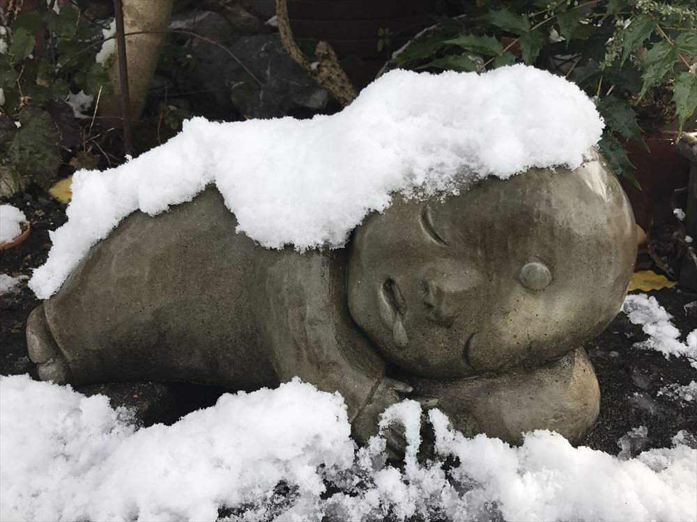セメント製　寝像　オブジェ　