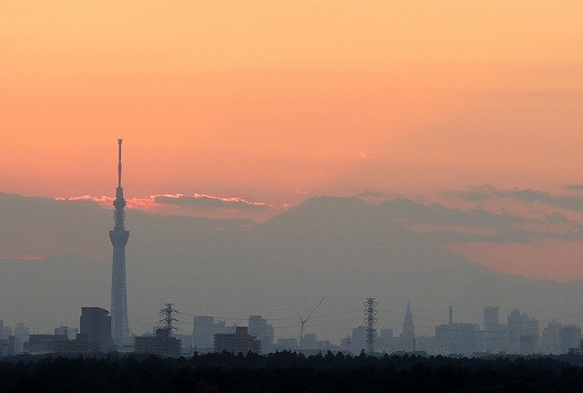 2014/11/19　富士山の影が見えました。