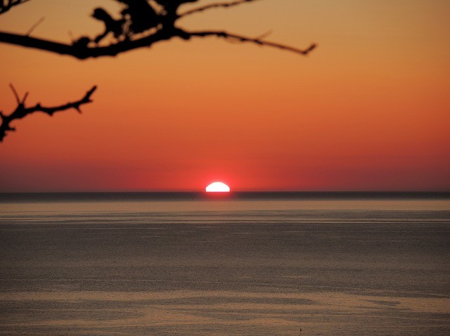 2014/07/04　斜里町　夕陽台　雲に邪魔されず海にしずむ夕日を初めて見て感動しました。