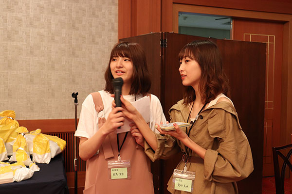 みなさんビンゴゲームの司会は40回生幹事！