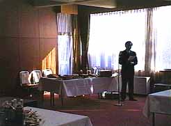 副会長（忍成）の司会により始まる