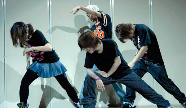 今年卒業したばかりのsaya（31回生）さんとその仲間によるダンスです。