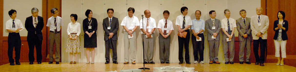 たくさんの先生方がいらっしゃったので、壇上で紹介させて頂きました。