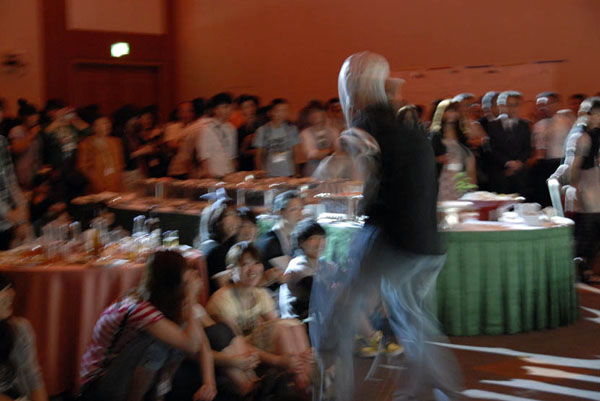 今年卒業したばかりのsaya（31回生）さんとその仲間によるダンスです。