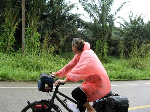 Zum Glück nun Asphalt beim Regen