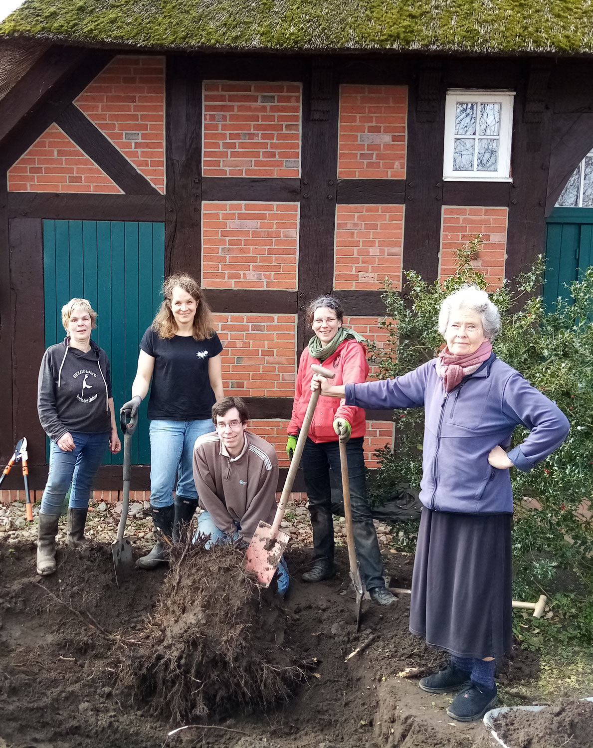 Aktion "Schöne Beete" am Haus auf der Wurth im März 23