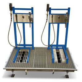 Boot and work shoe washer flush to the floor