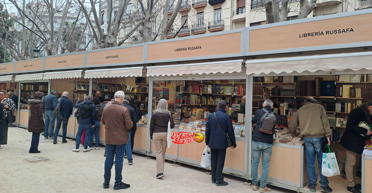 Fútbol, papel y memoria en la 49ª Feria del Libro Antiguo de Valencia