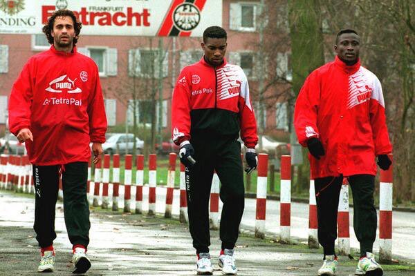 Maurizio Gaudino, Jay-Jay Okocha y Tony Yeboah, las estrellas del Eintracht Frankfurt 1993/94