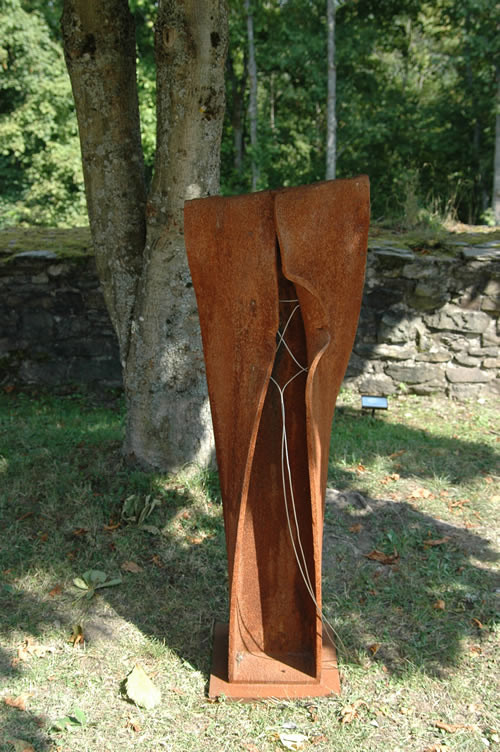 Sprung 1 Arbeit Nr. 06/2008 L 30 cm, H 180 cm, B 40 cm Stahlträger auf Plinthe