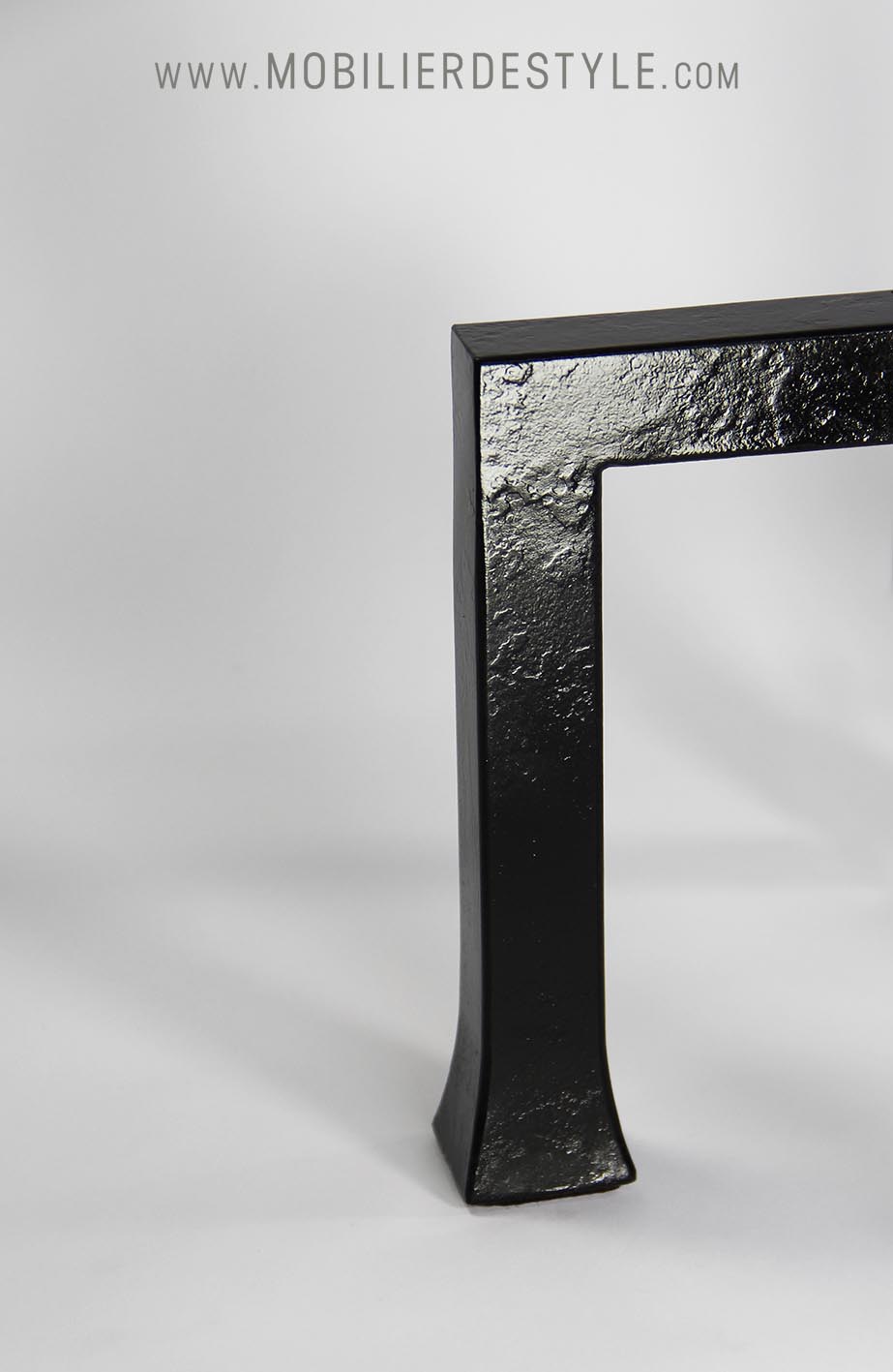 Finish 4 : Black painted wrought iron
