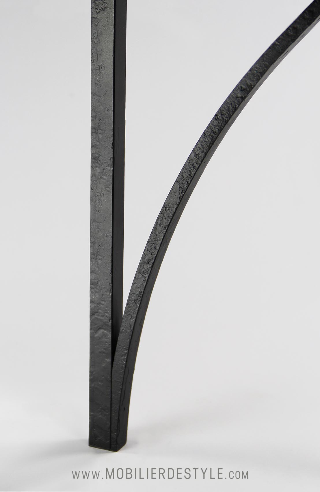 Finish 4 : Black painted wrought iron
